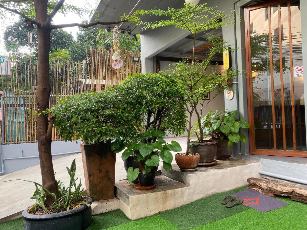 Nesuto Hostel Ramkamhaeng 52 Banguecoque Exterior foto