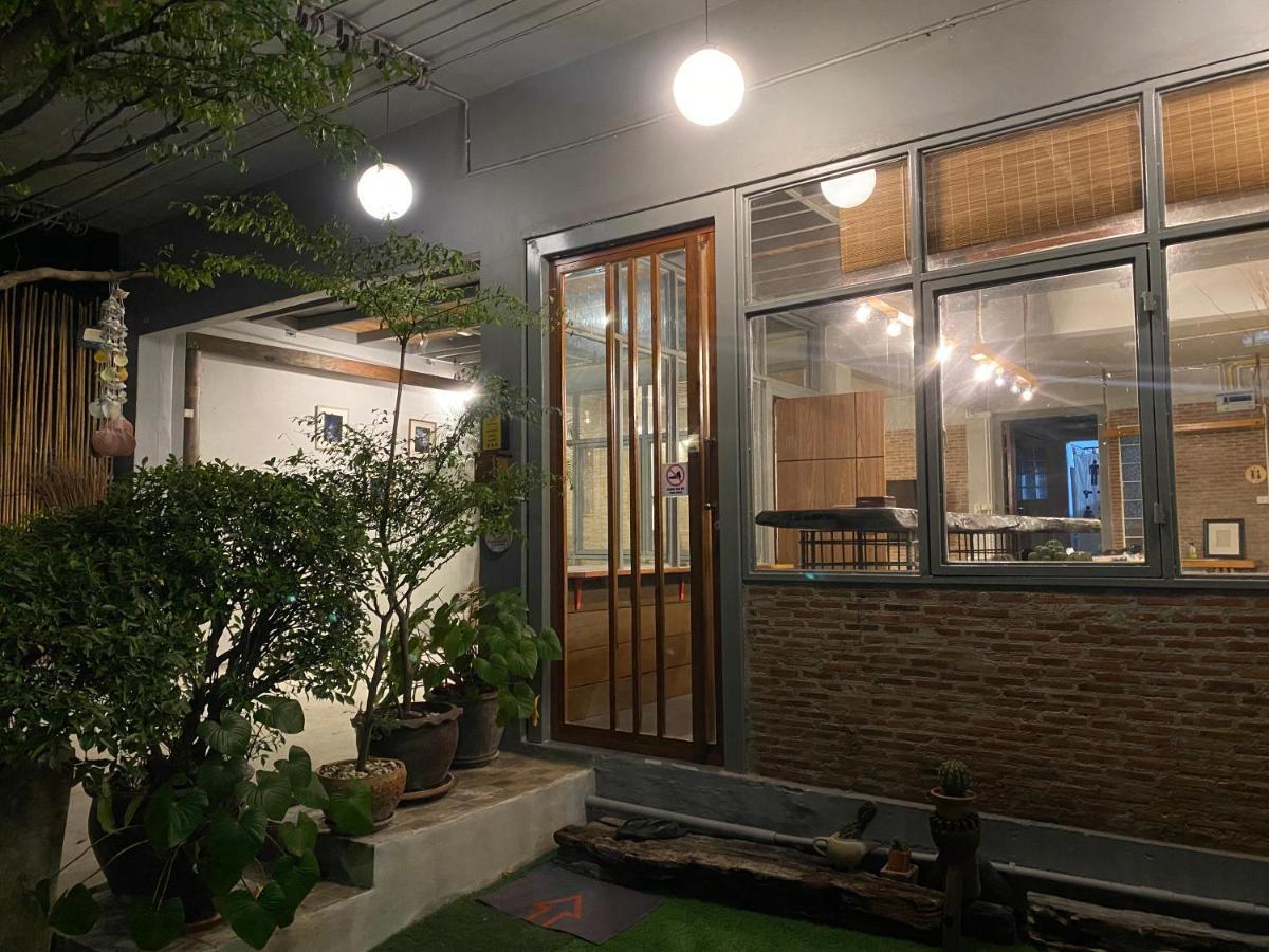Nesuto Hostel Ramkamhaeng 52 Banguecoque Exterior foto