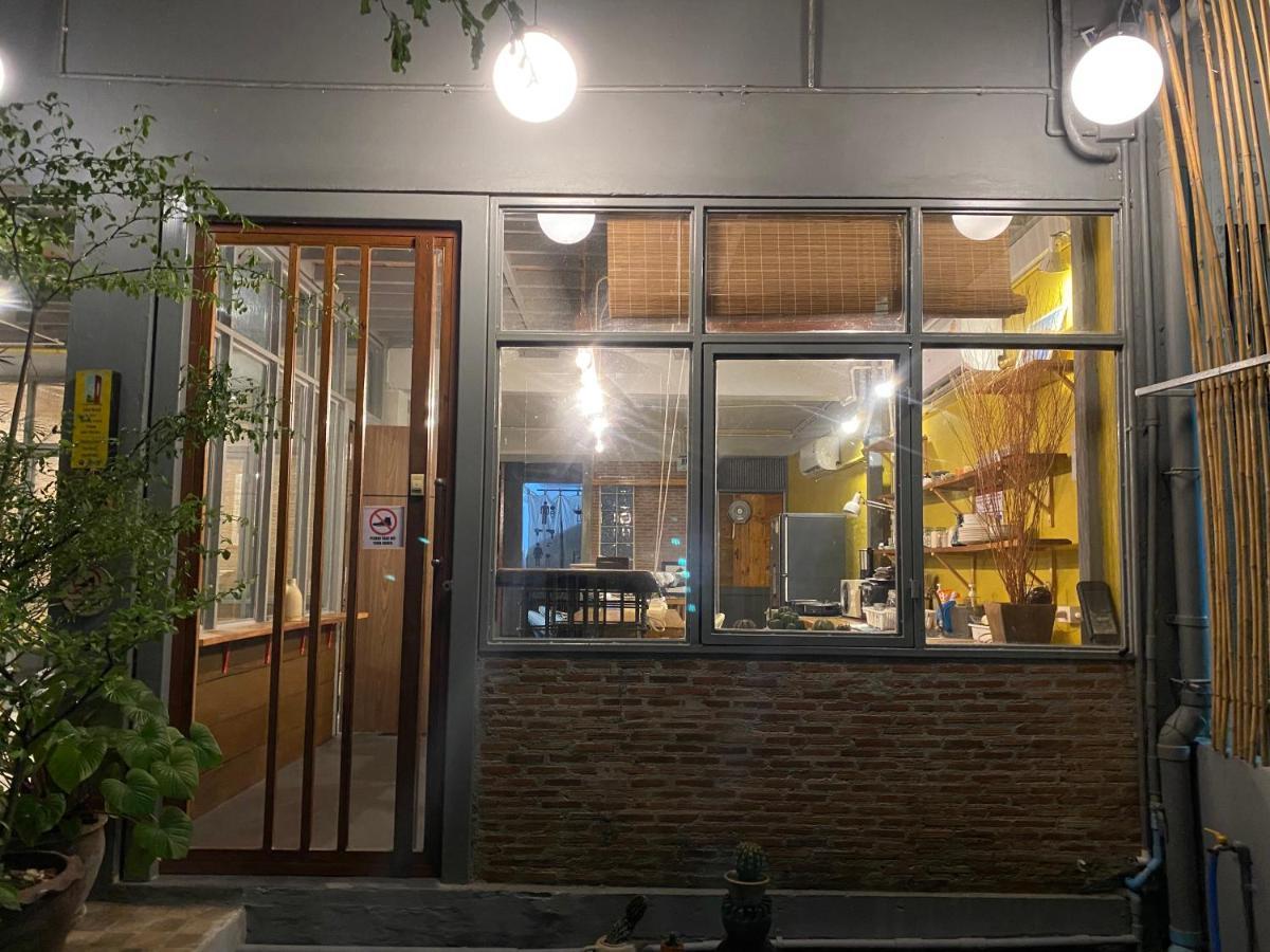 Nesuto Hostel Ramkamhaeng 52 Banguecoque Exterior foto