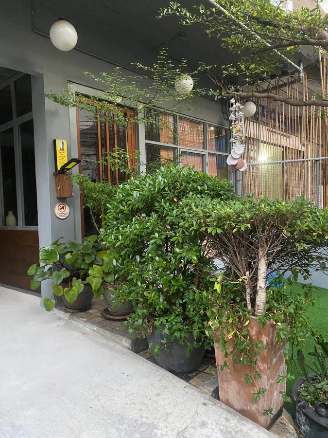 Nesuto Hostel Ramkamhaeng 52 Banguecoque Exterior foto